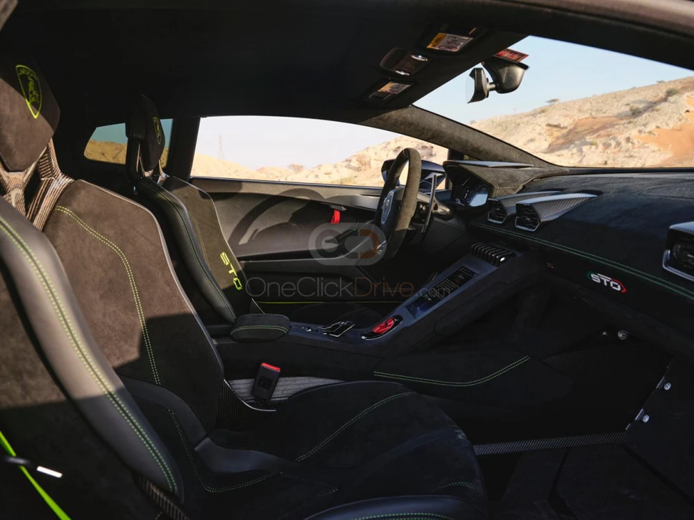 Licht groen Lamborghini Huracan STO 2022 for rent in Dubai 13