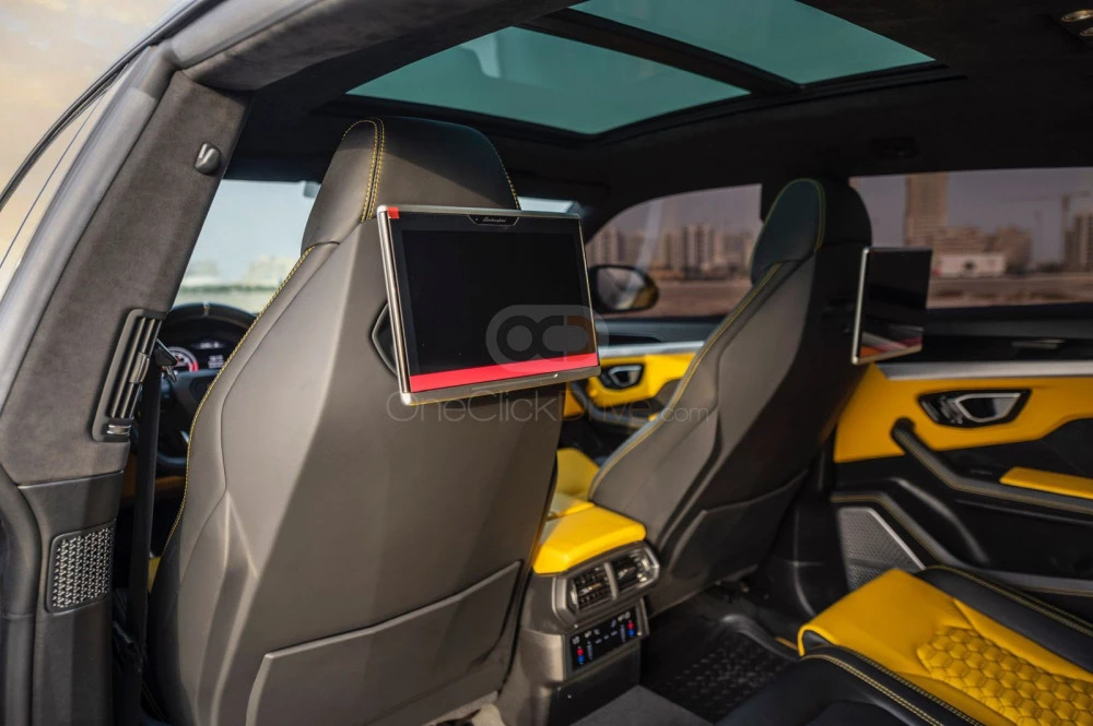 zwart Lamborghini Urus Pearl-capsule 2021 for rent in Dubai 7