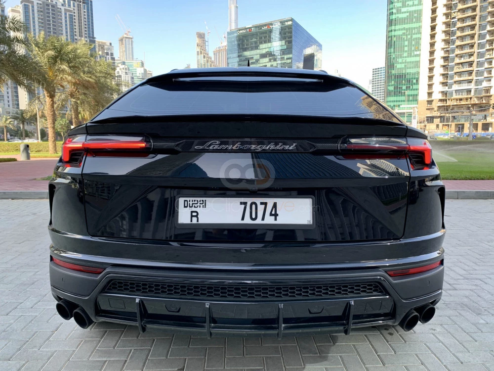 zwart Lamborghini Urus Pearl-capsule 2022 for rent in Dubai 9