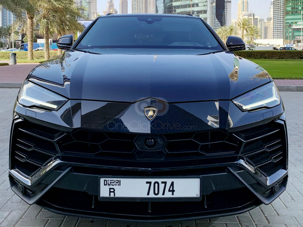 zwart Lamborghini Urus Pearl-capsule 2022 for rent in Dubai 3