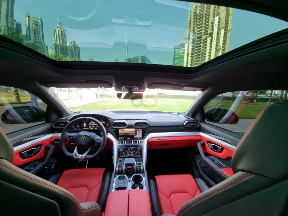 zwart Lamborghini Urus Pearl-capsule 2022 for rent in Dubai 4