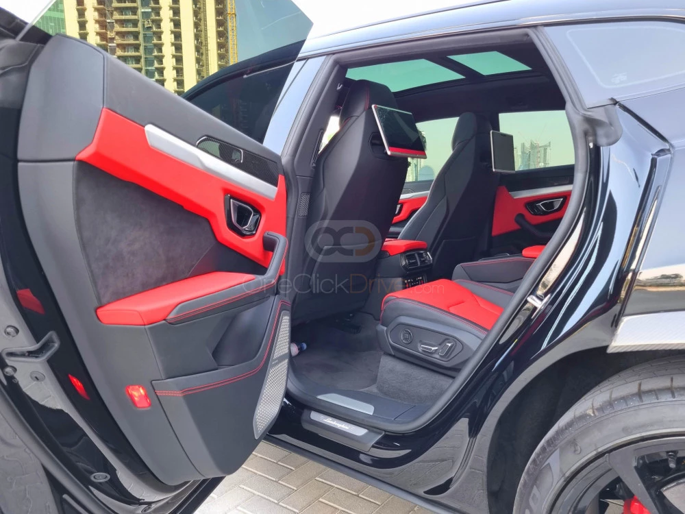 zwart Lamborghini Urus Pearl-capsule 2022 for rent in Dubai 6