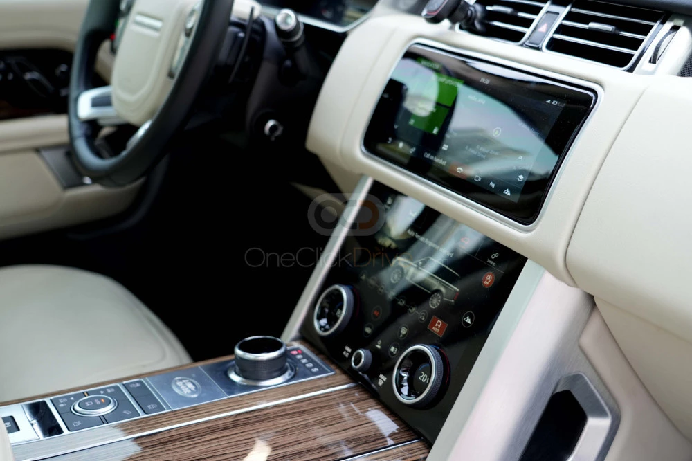 Black Land Rover Range Rover Vogue HSE 2021 for rent in Dubai 7