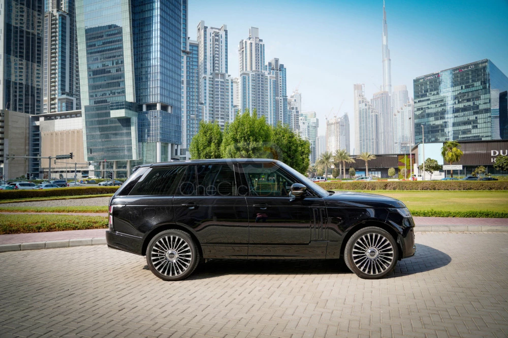 Black Land Rover Range Rover Vogue HSE 2021 for rent in Dubai 3