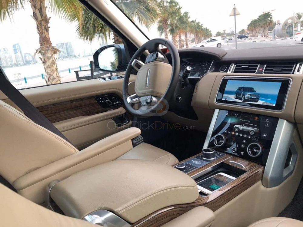 Black Land Rover Range Rover Vogue SE 2019 for rent in Dubai 4