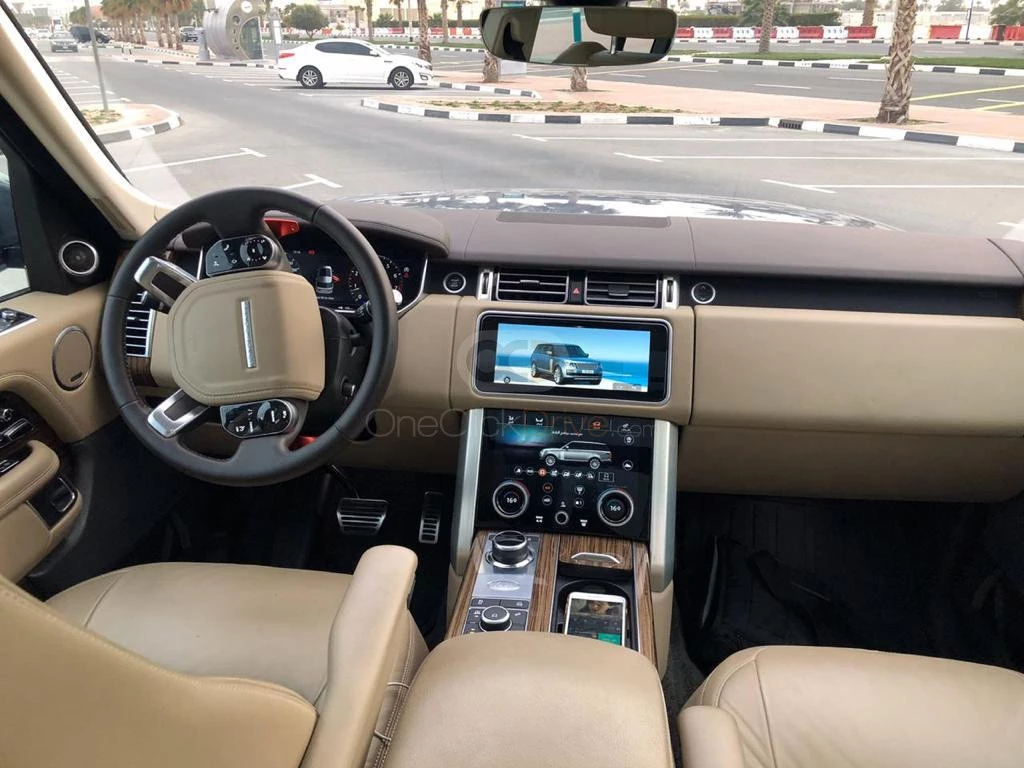 Black Land Rover Range Rover Vogue SE 2019 for rent in Dubai 3