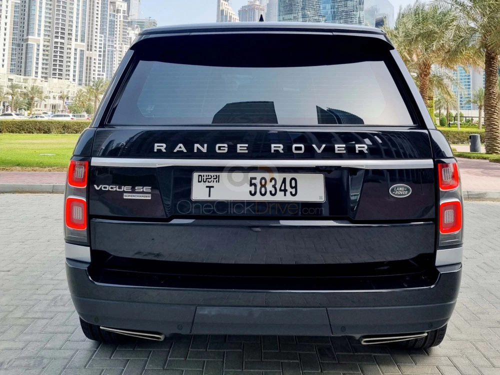 Black Land Rover Range Rover Vogue Supercharged 2020 in Dubai 10