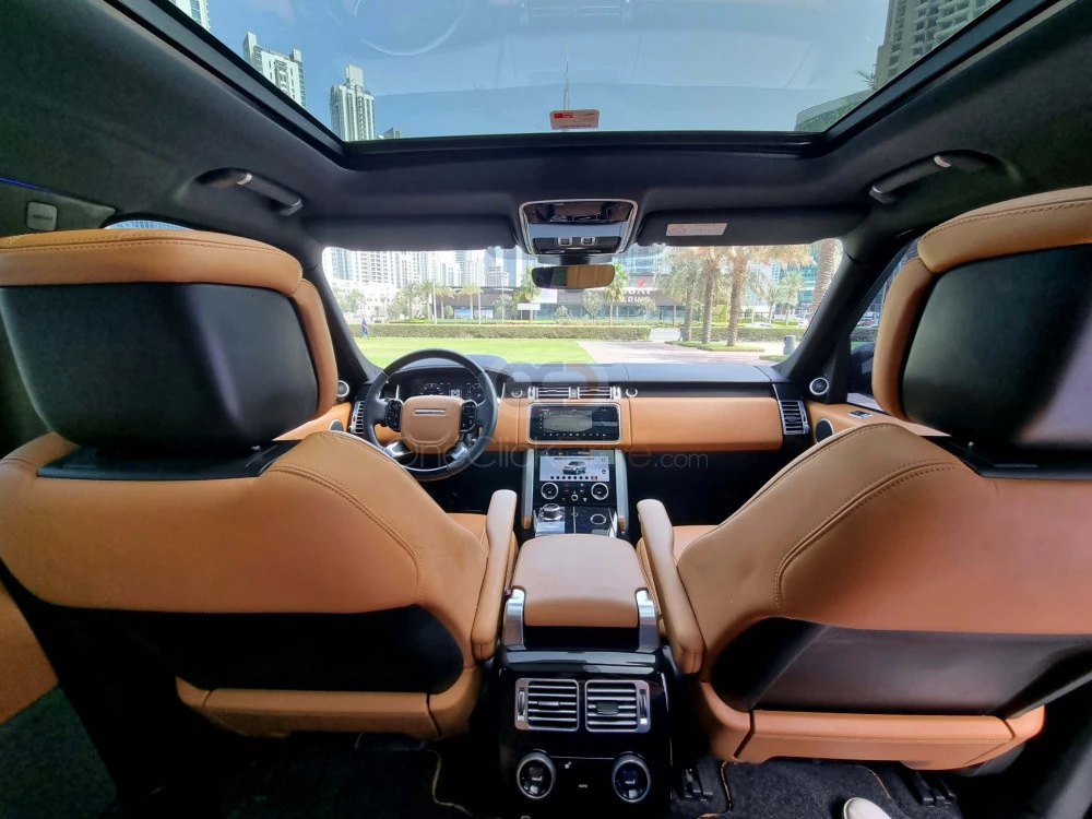 zwart Landrover Range Rover Vogue Supercharged 2020 for rent in Dubai 5