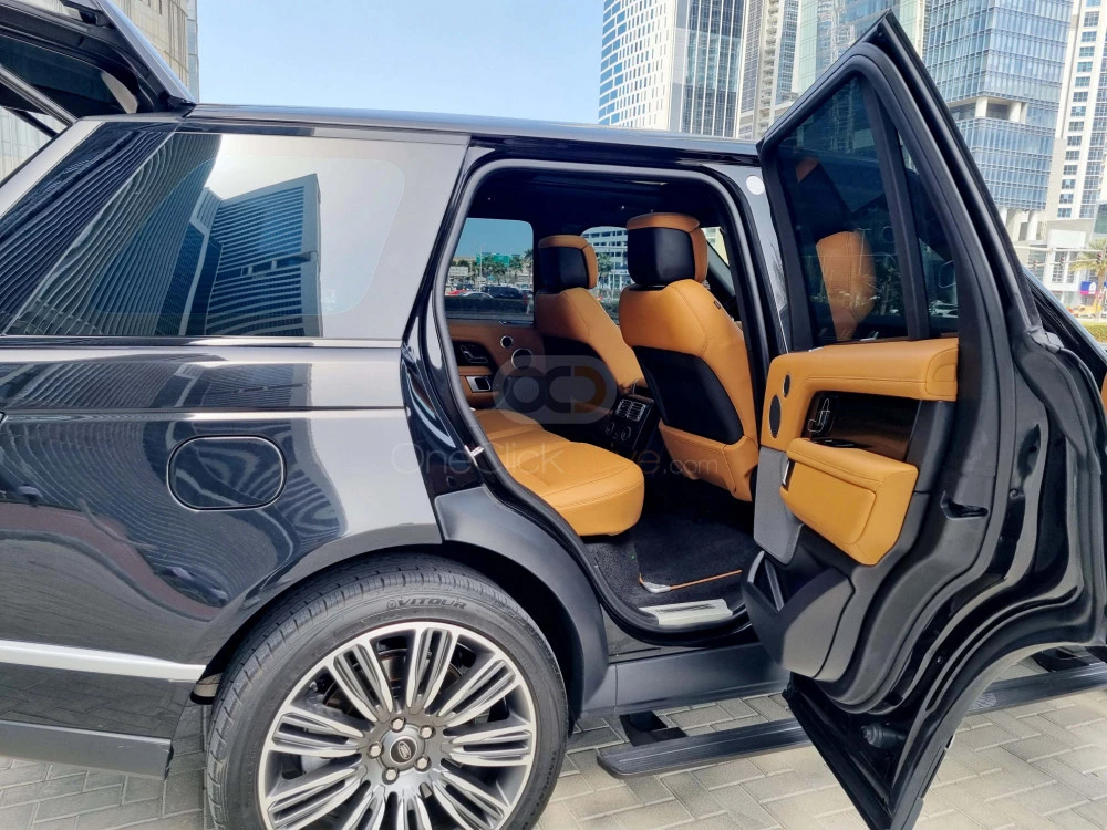 Black Land Rover Range Rover Vogue Supercharged 2020 in Dubai 8