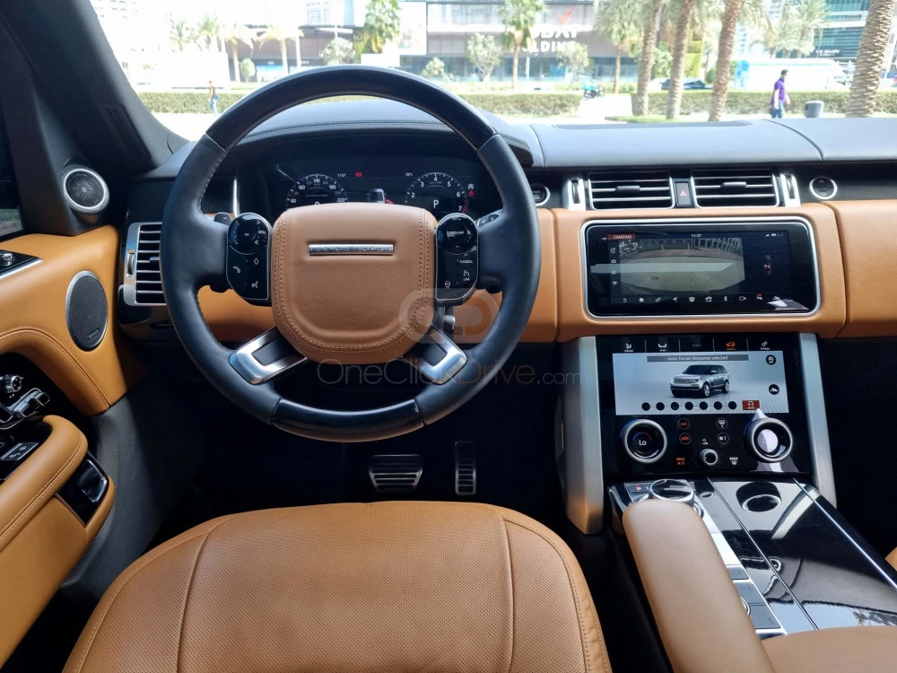 zwart Landrover Range Rover Vogue Supercharged 2020 for rent in Dubai 4