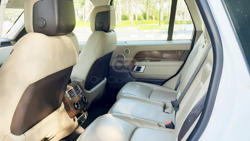 White Land Rover Range Rover Vogue SE 2018 for rent in Dubai 5