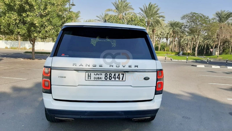 White Land Rover Range Rover Vogue SE 2018 for rent in Dubai 6