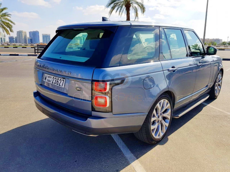 Blue Land Rover Range Rover Vogue SE 2018 for rent in Dubai 9