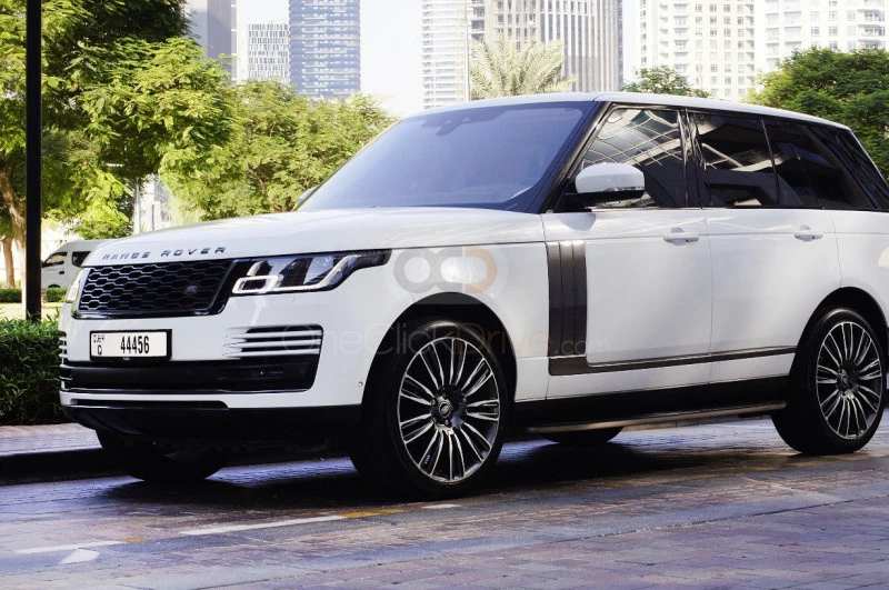 White Land Rover Range Rover Vogue SE 2019 for rent in Dubai 2