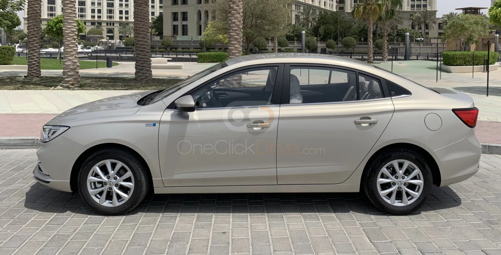 Champagne Goud MG 5 2021 for rent in Ajman 3