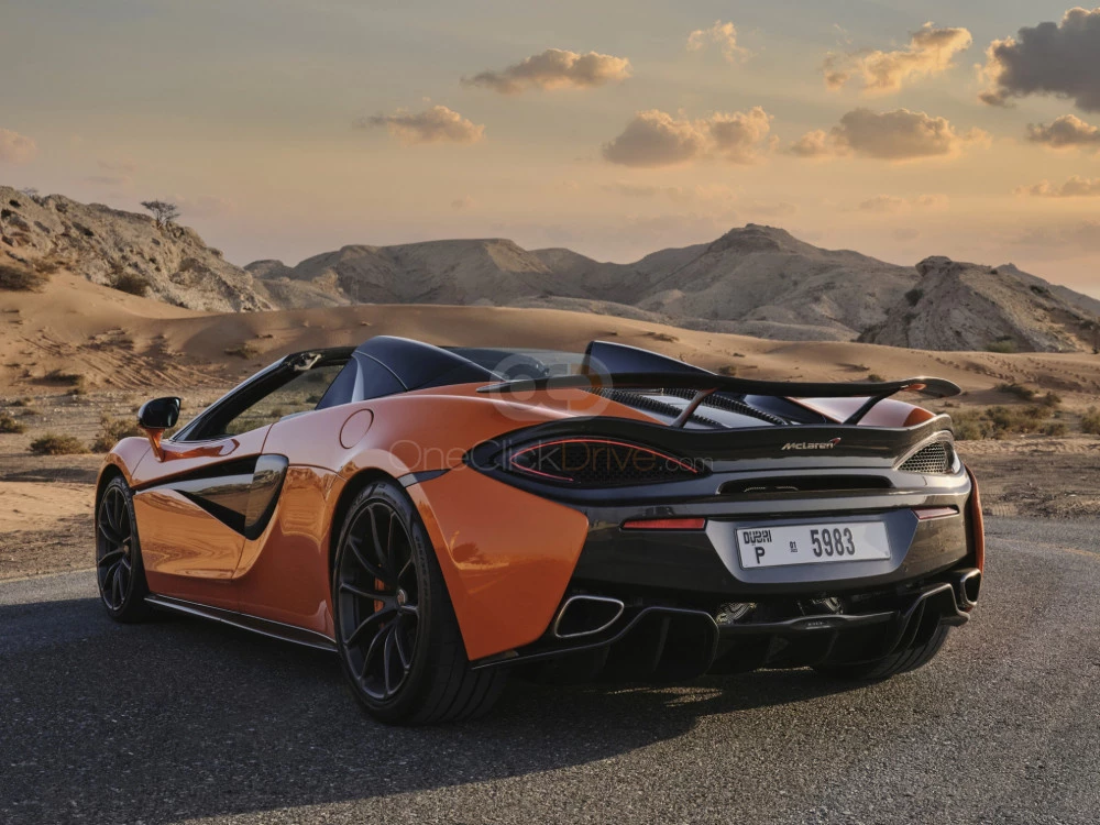 Oranje McLaren 570S Spyder 2019 for rent in Abu Dhabi 3
