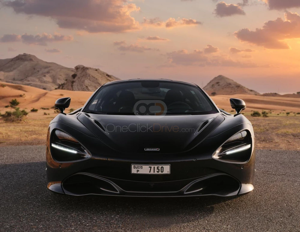 zwart McLaren 720S 2020 for rent in Dubai 3