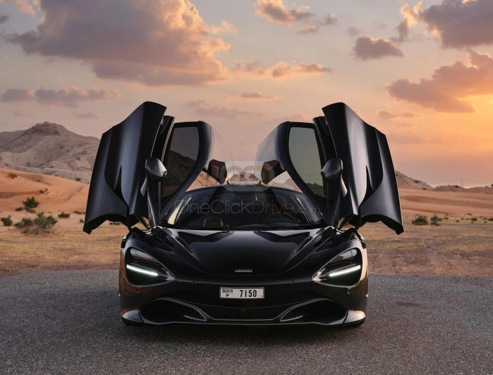 zwart McLaren 720S 2020 for rent in Dubai 4