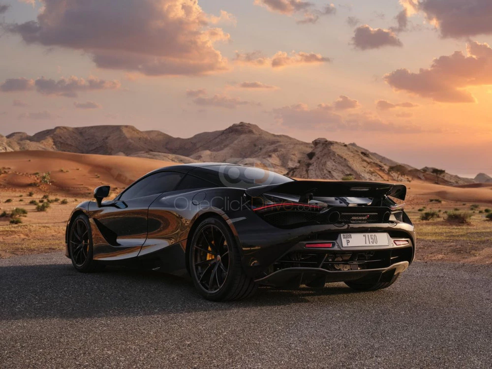 zwart McLaren 720S 2020 for rent in Dubai 6