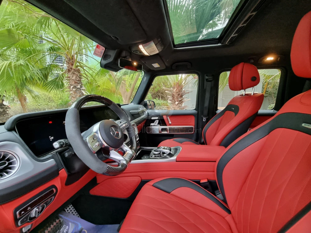 Negro Mercedes Benz AMG G63 Edición 1 2022 for rent in Dubai 4