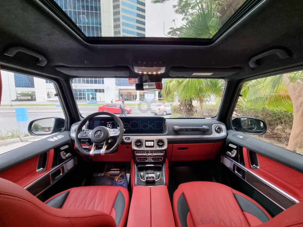黑色的 奔驰 AMG G63 第 1 版 2022 for rent in 迪拜 7