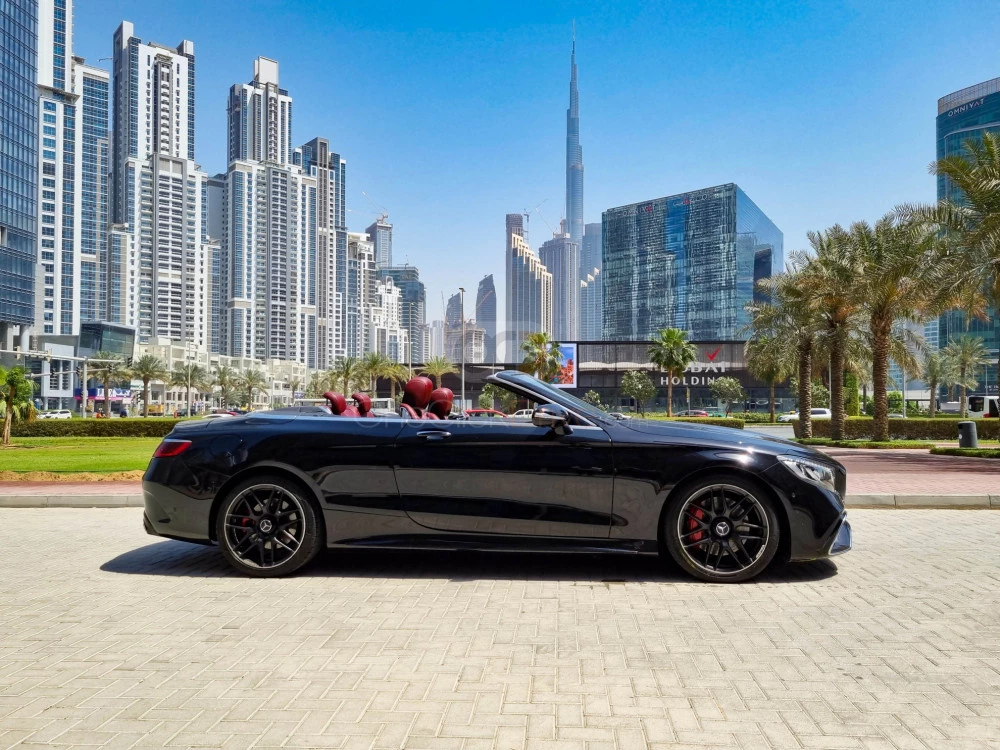 zwart Mercedes-Benz S560 Cabrio 2019 for rent in Dubai 2