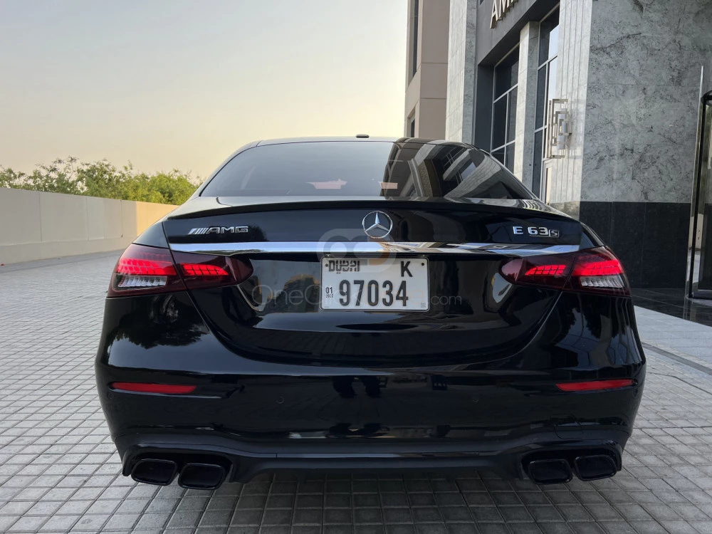 Siyah Mercedes Benz E300 2019 for rent in Dubai 6