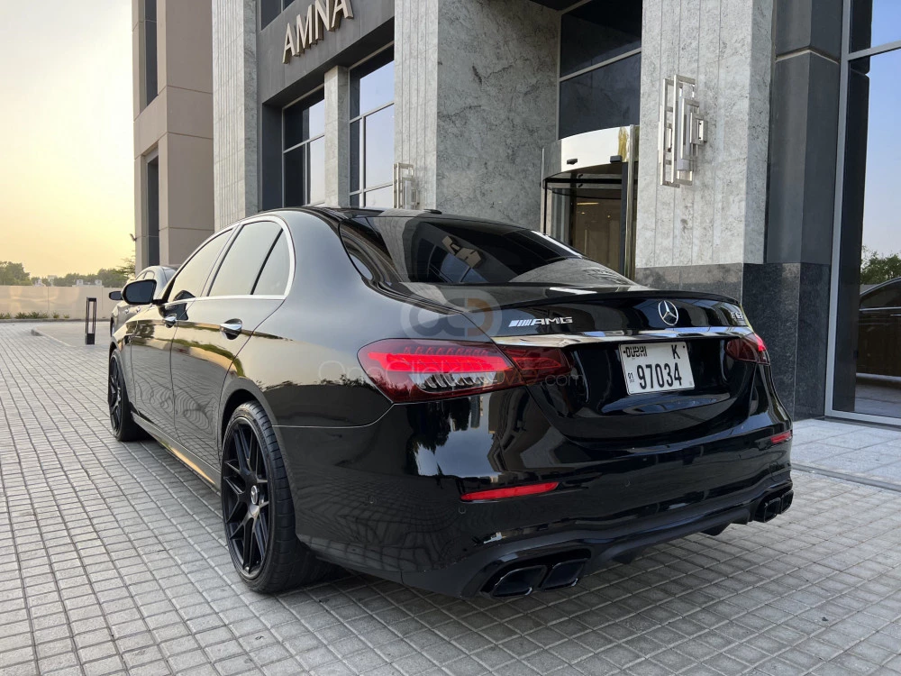 Negro Mercedes Benz E300 2019 for rent in Dubai 5