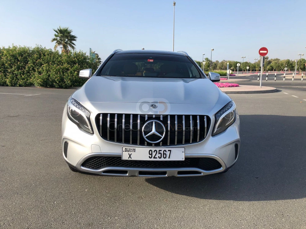 Silver Mercedes Benz GLA 250 2019 for rent in Dubai 1