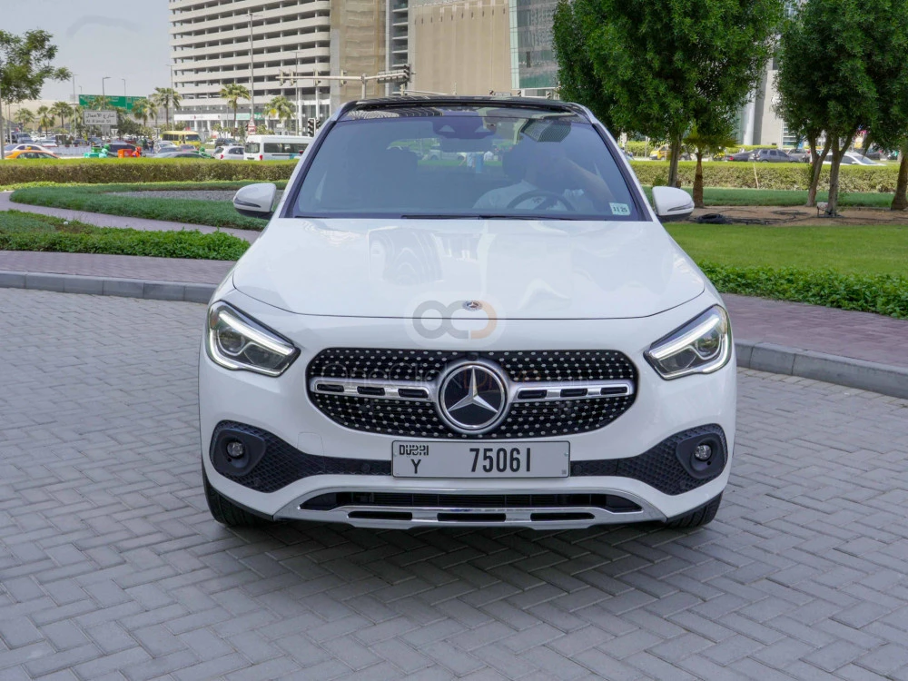 Black Mercedes Benz GLA 250 2022 for rent in Dubai 2
