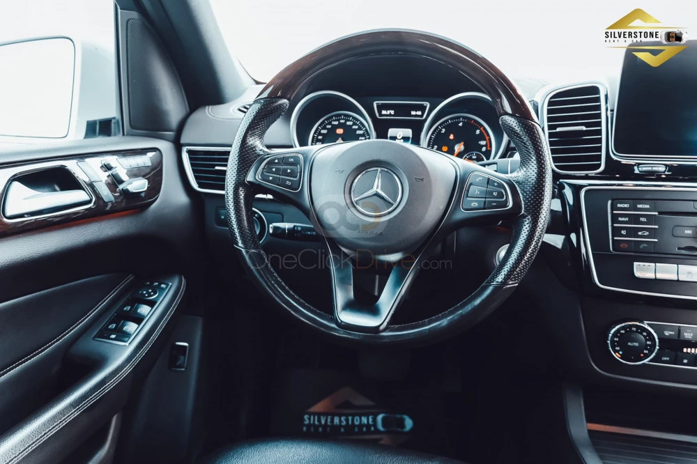 Beyaz Mercedes Benz GLS 500 2019 for rent in Ras Al Khaimah 4