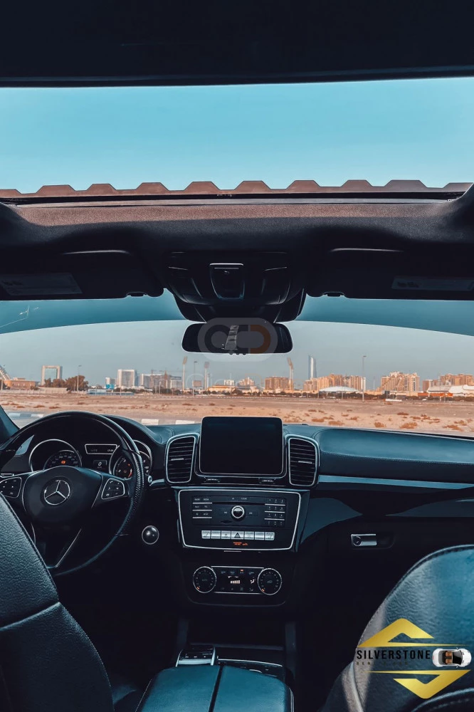 Beyaz Mercedes Benz GLS 500 2019 for rent in Dubai 7