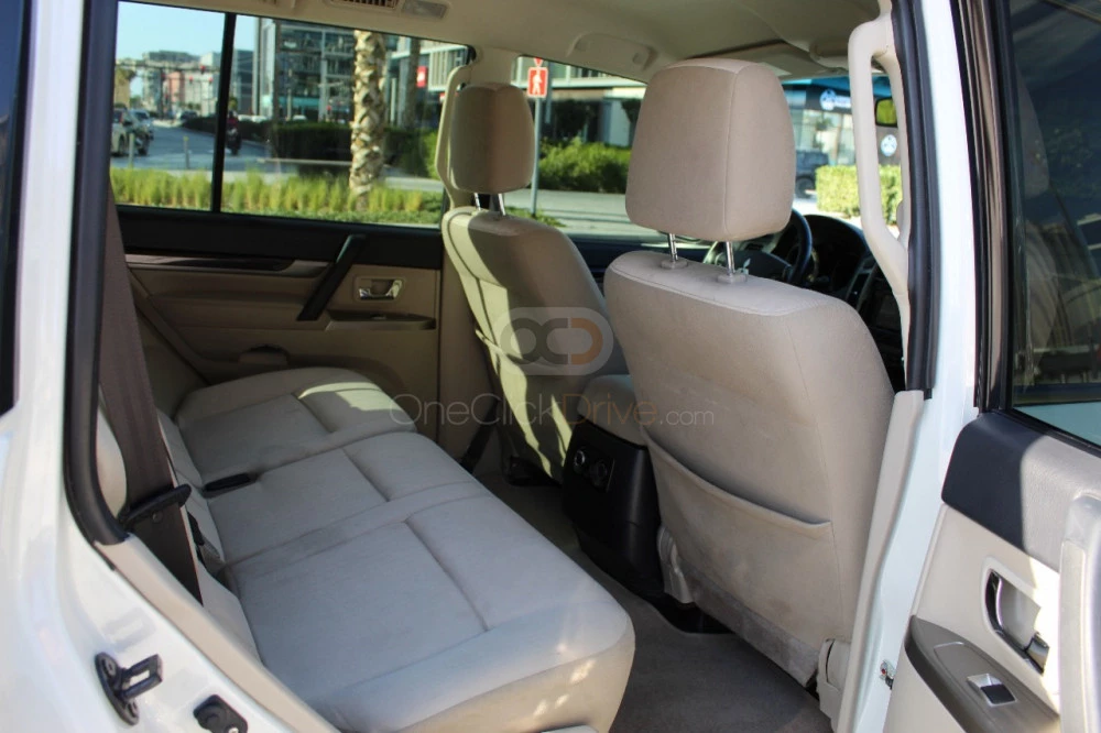 Blanco Mitsubishi Pajero 2019 for rent in Dubai 8