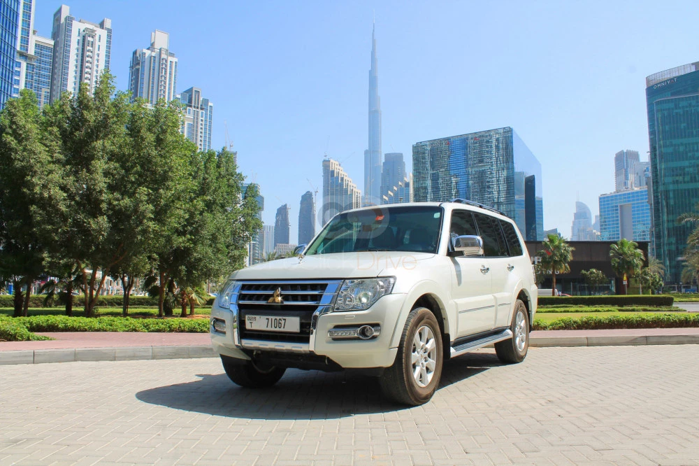 Blanco Mitsubishi Pajero 2018 for rent in Sharjah 1