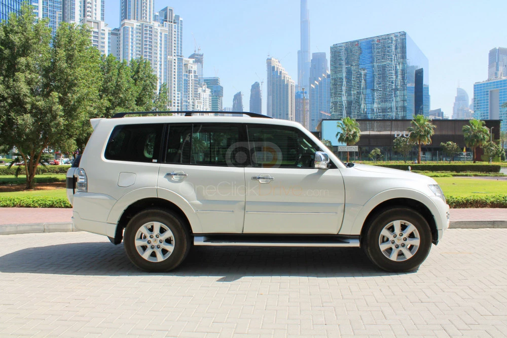 wit Mitsubishi Pajero 2018 for rent in Sharjah 2