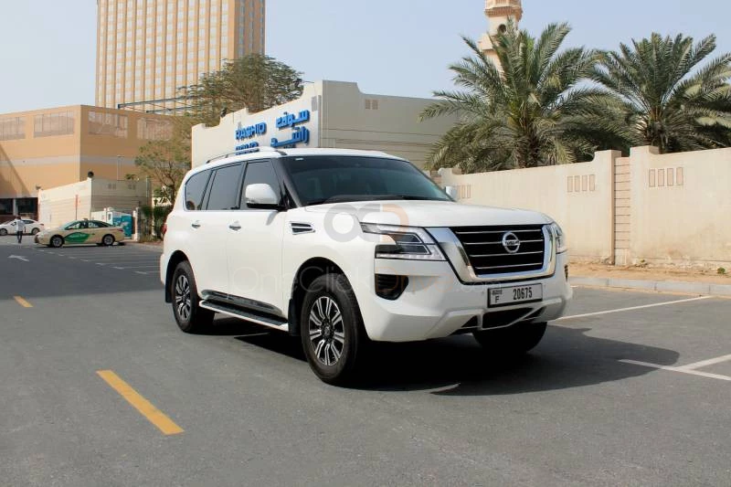 Blanco Nissan Patrulla de titanio 2020 for rent in Dubai 1