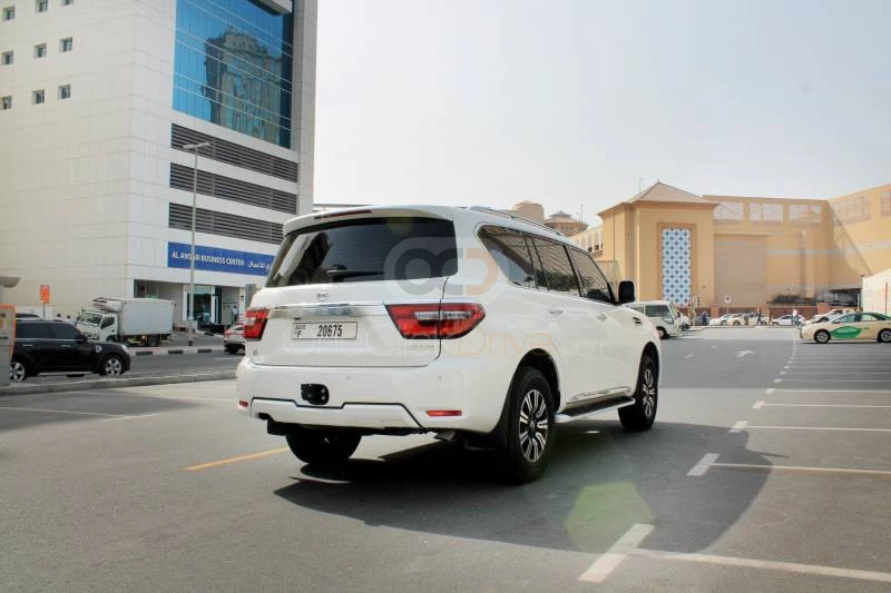 blanc Nissan Patrouille Titane 2020 for rent in Dubaï 7