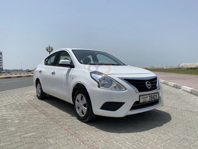 blanc Nissan Ensoleillé 2019 for rent in Dubaï 1