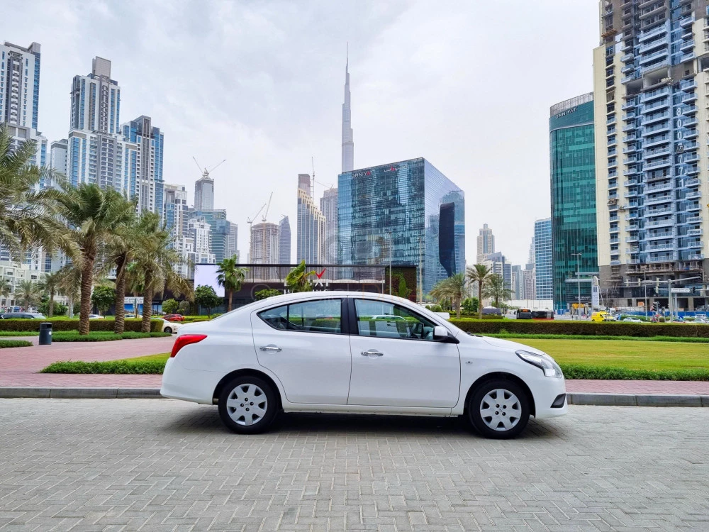 Beyaz Nissan Güneşli 2022 for rent in Dubai 3