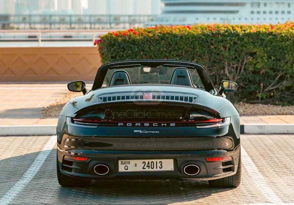 Black Porsche 911 Carrera S Spyder 2020 for rent in Dubai 4