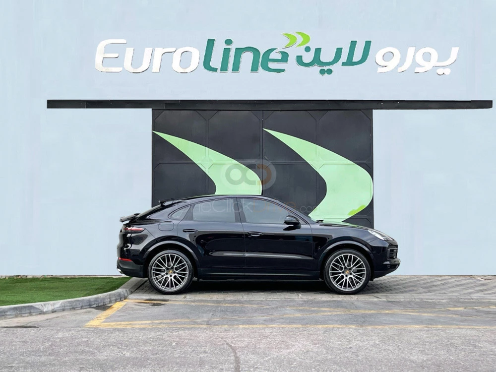 zwart Porsche Cayenne Coupé 2021 for rent in Dubai 4