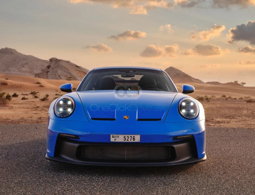 Blauw Porsche 911 GT3 2022 for rent in Dubai 3
