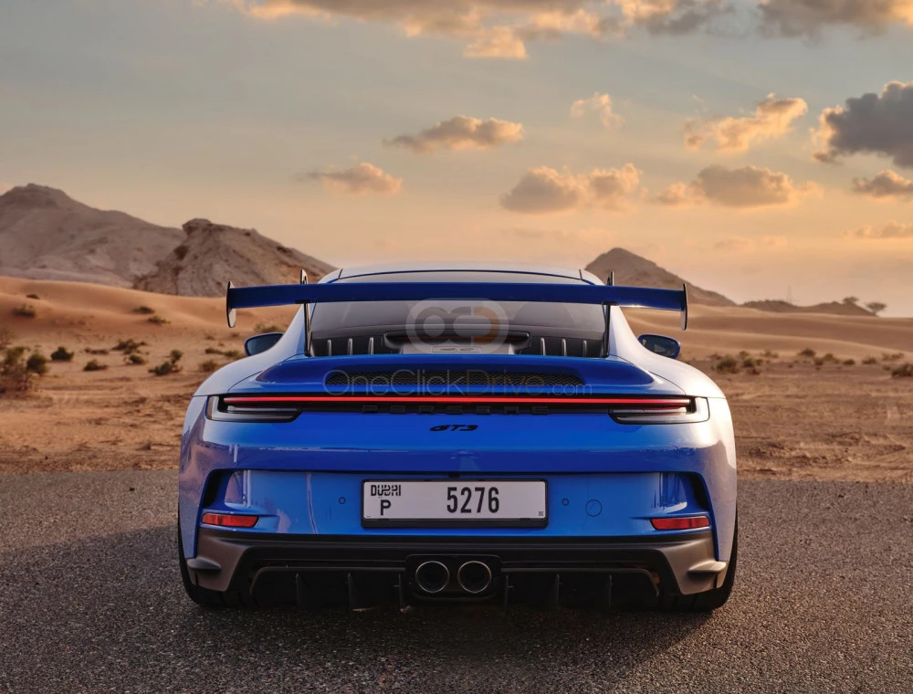 Blauw Porsche 911 GT3 2022 for rent in Dubai 5