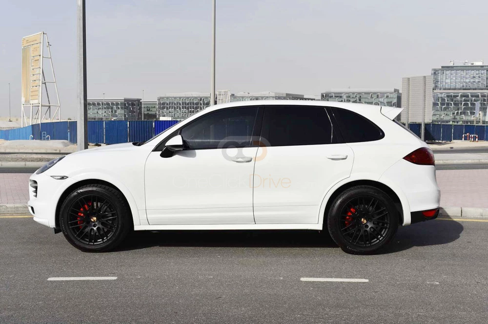 Blanco Porsche Cayenne GTS 2015 for rent in Dubai 2