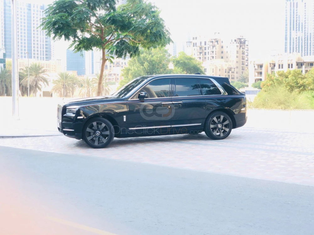 Black Rolls Royce Cullinan Black Badge 2020 for rent in Ras Al Khaimah 4