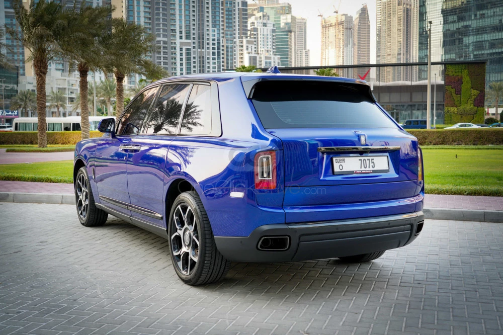 Blue Rolls Royce Cullinan Black Badge 2022 for rent in Dubai 14