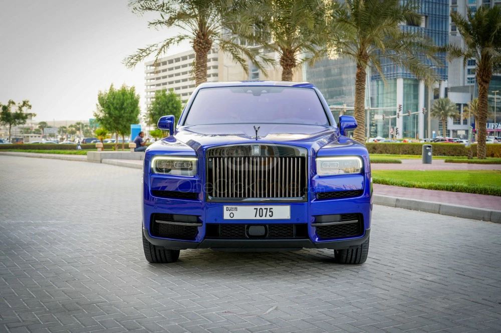 Blue Rolls Royce Cullinan Black Badge 2022 for rent in Dubai 3
