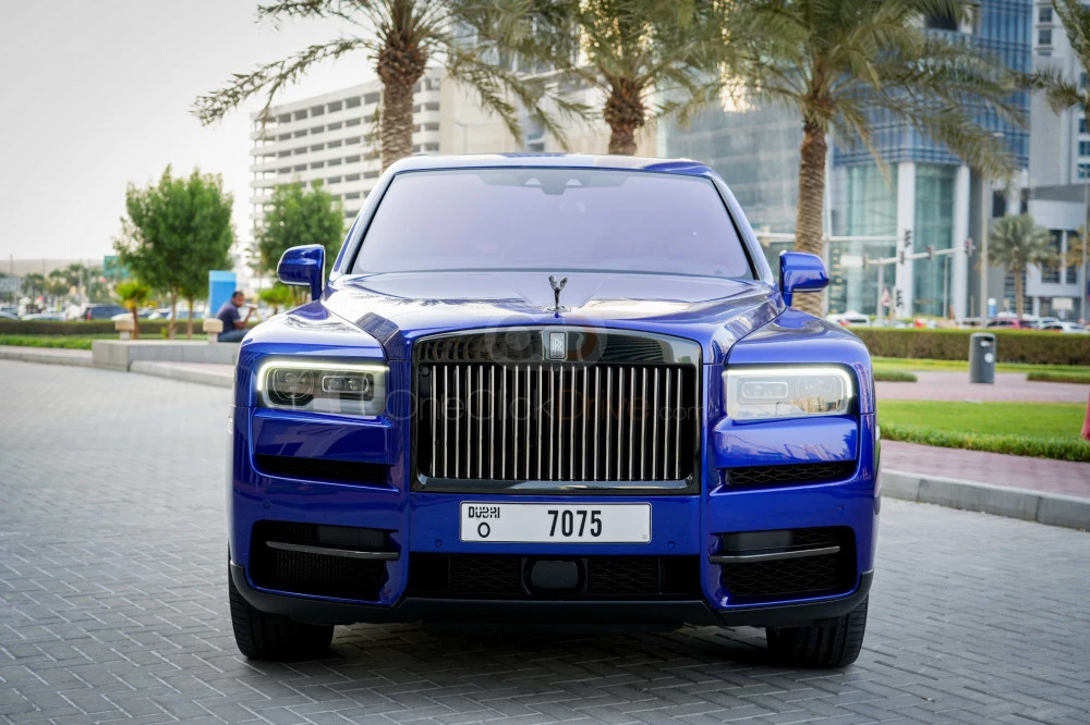 Blue Rolls Royce Cullinan Black Badge 2022 for rent in Dubai 12