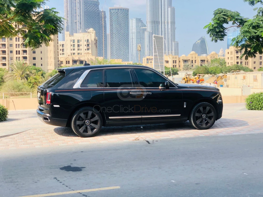 Black Rolls Royce Cullinan Black Badge 2020 for rent in Ras Al Khaimah 3