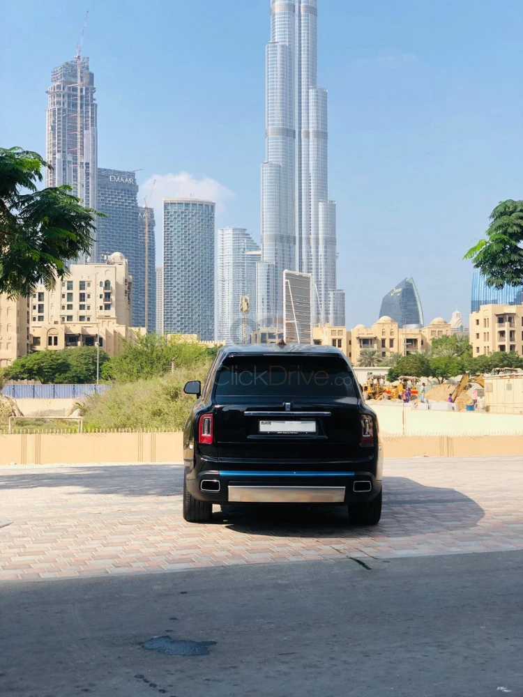 Black Rolls Royce Cullinan Black Badge 2020 for rent in Ras Al Khaimah 8
